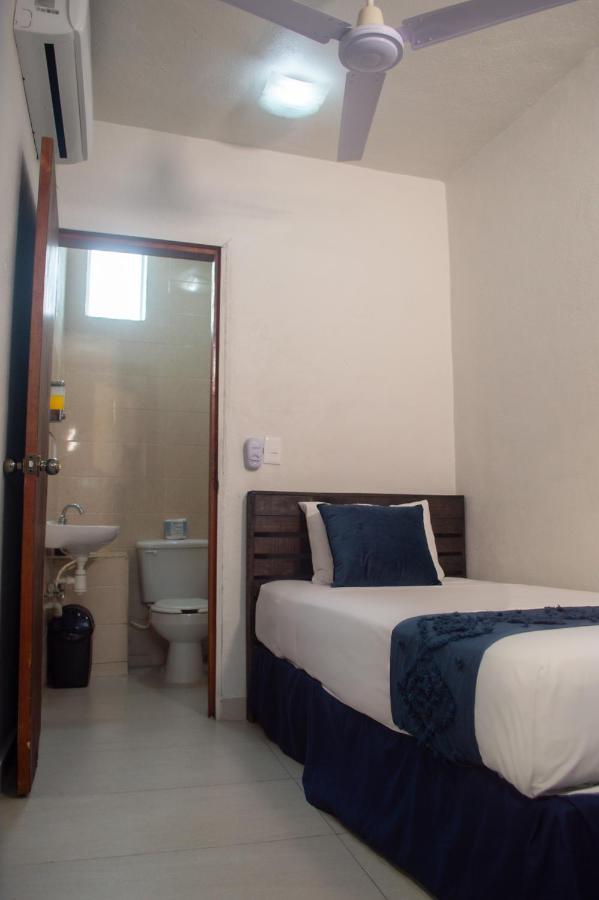 Hotel Juarez 70 Colima Szoba fotó