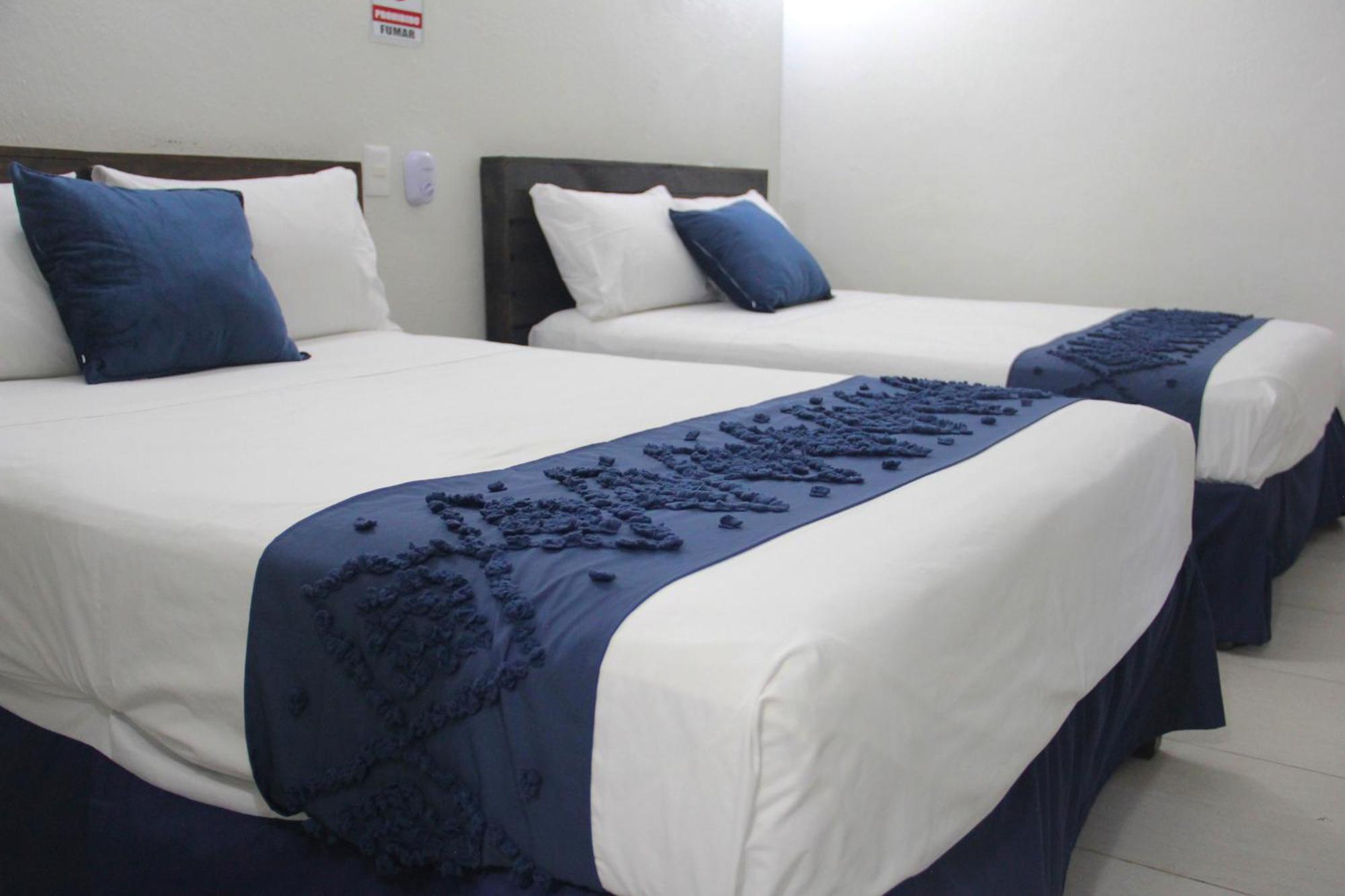 Hotel Juarez 70 Colima Szoba fotó